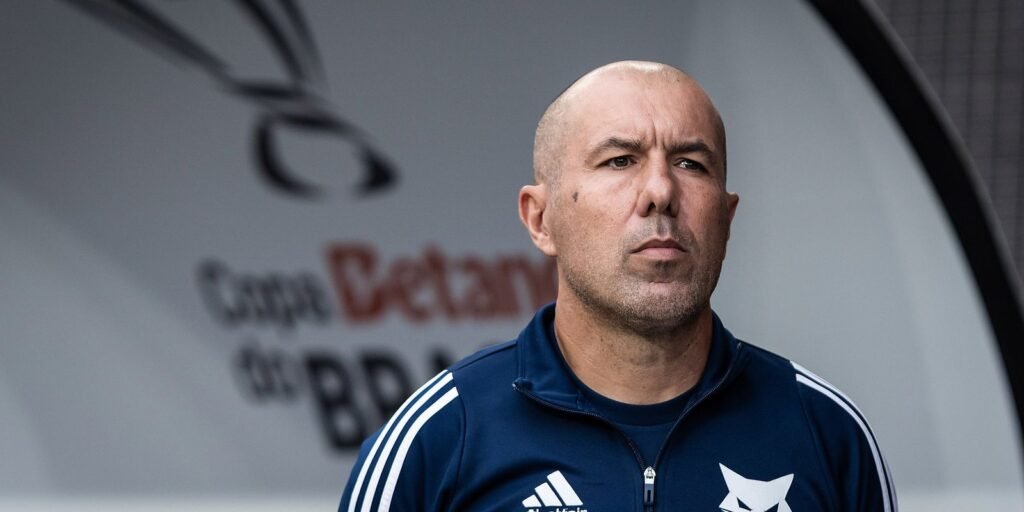 cruzeiro-anuncia-saida-de-leonardo-jardim-apos-reves-na-copa-do-brasil