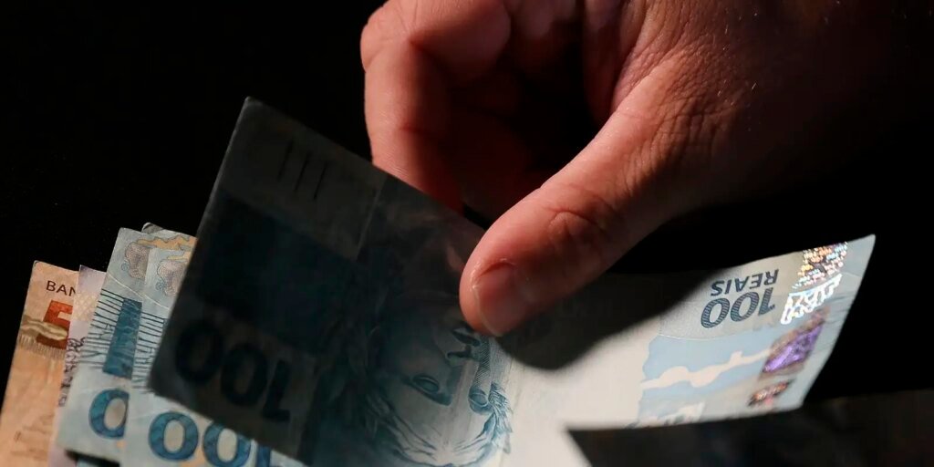 cerca-de-95,3-milhoes-de-pessoas-recebem-2a-parcela-do-decimo-terceiro