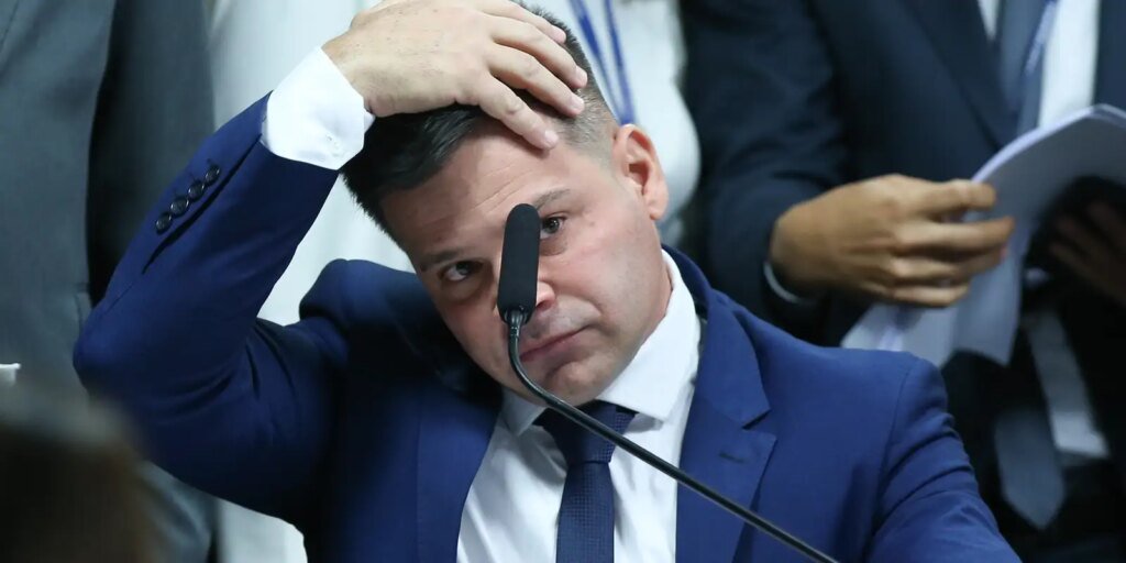 tornozeleira-de-silvinei-ficou-sem-sinal-na-madrugada-de-natal,-diz-pf