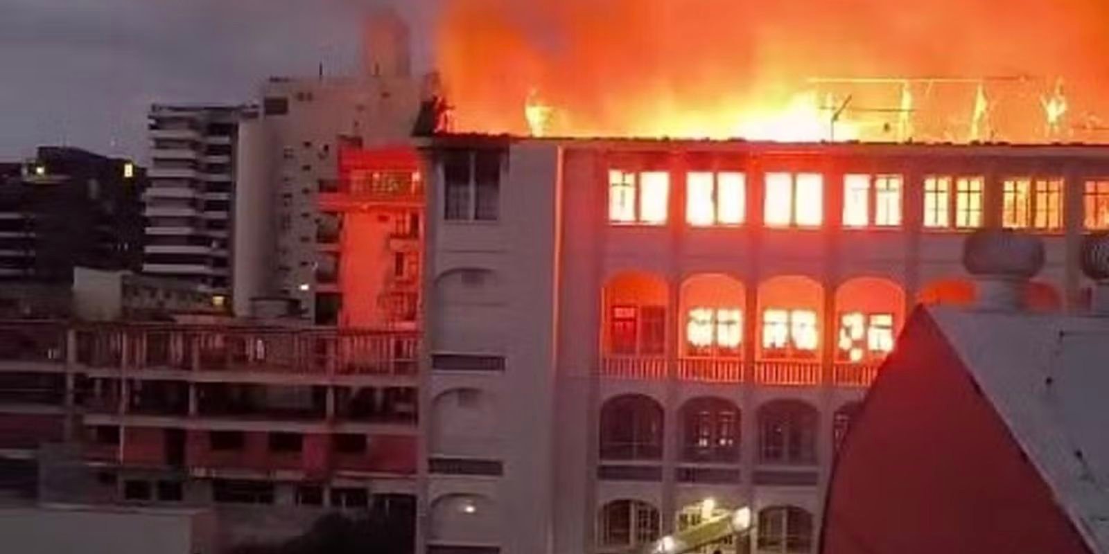 colegio-marista,-em-santa-maria-(rs),-e-atingido-por-incendio