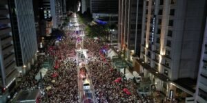reveillon-na-avenida-paulista-teve-musica-e-fogos-silenciosos
