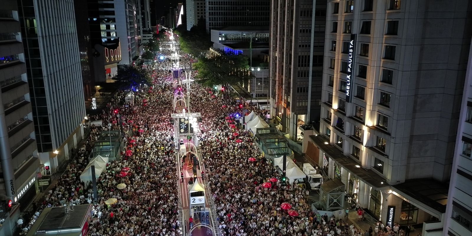 reveillon-na-avenida-paulista-teve-musica-e-fogos-silenciosos