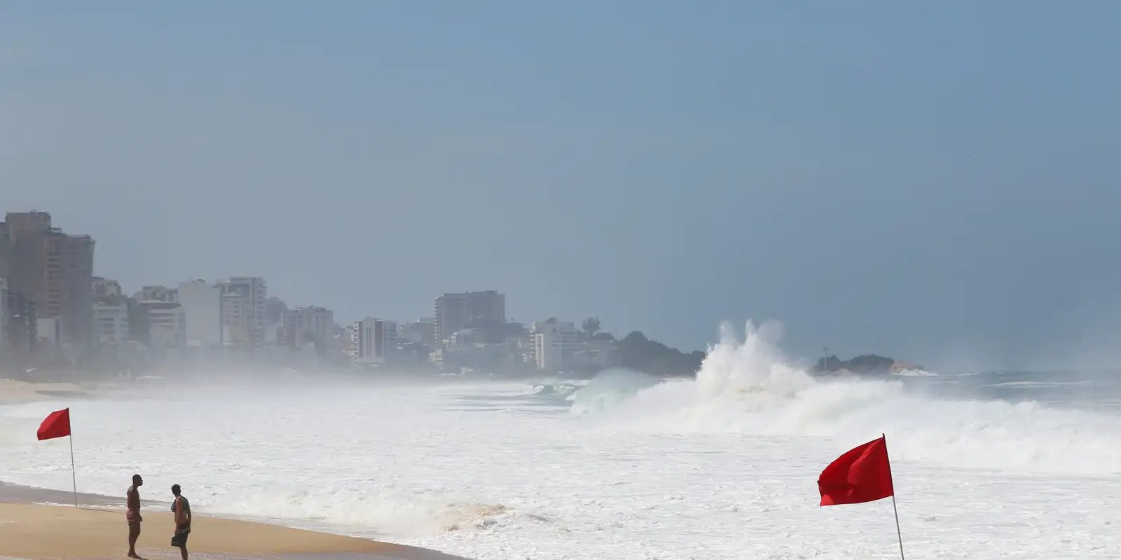 rio-tem-novo-alerta-de-ressaca-neste-fim-de-semana