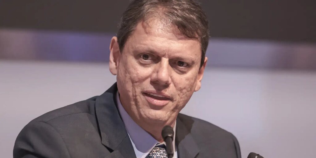 moraes-autoriza-tarcisio-a-visitar-bolsonaro-na-prisao-na-quinta-feira