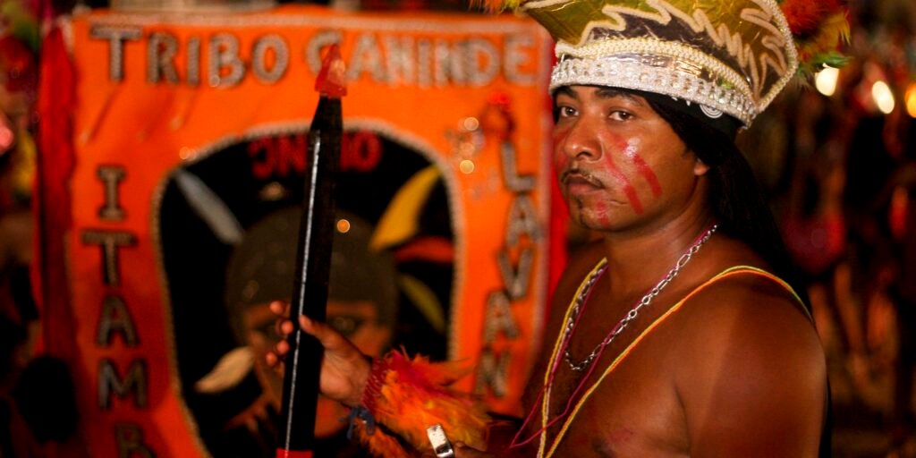 caboclinhos e-indigenas-celebram-tradicao-ancestral-no-recife