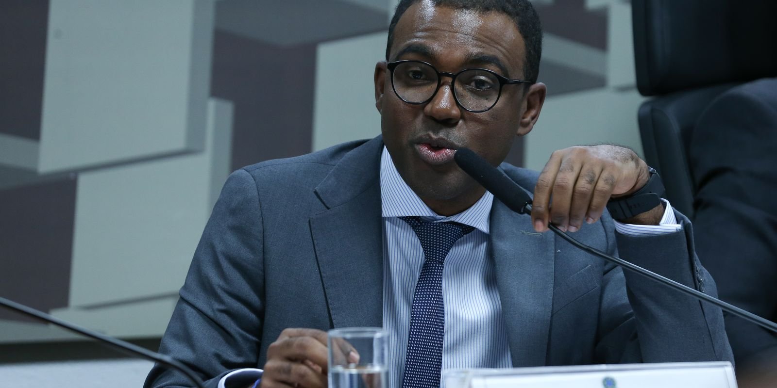 diretor-do-bc-diz-a-pf-que-master-tinha-so-r$-4-milhoes-em-caixa