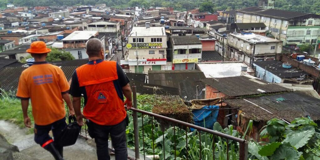 tempestade-atinge-o-guaruja,-causa-alagamentos-e-deixa-12-desabrigados