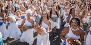mulheres-na-percussao:-grupo-agbelas-toca-no-pre-carnaval-do-rio