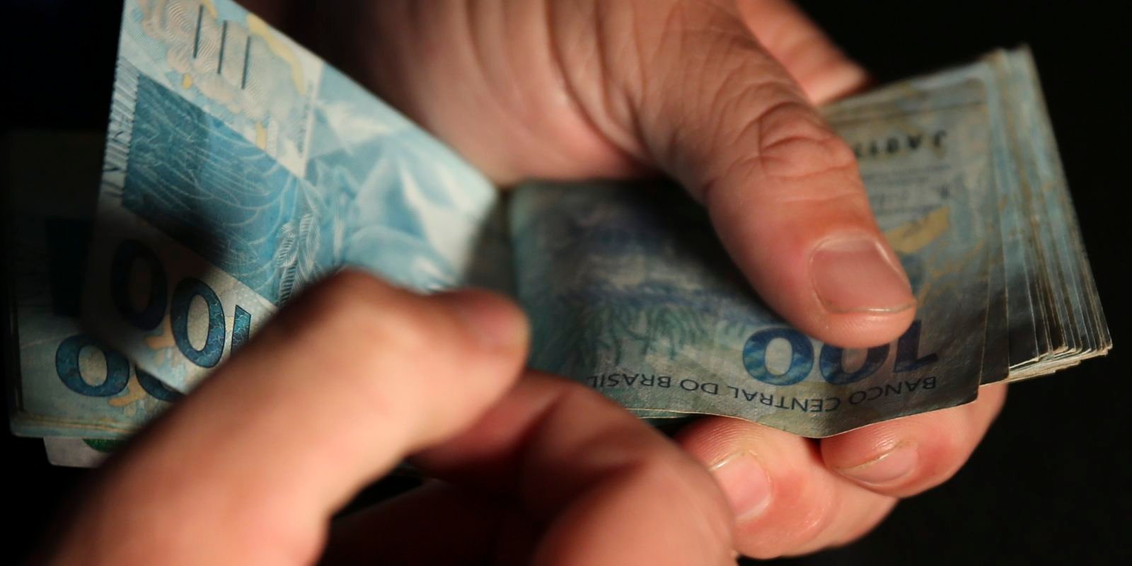 brasileiros-sacaram-em-dezembro-r$-429-milhoes-esquecidos-em-bancos