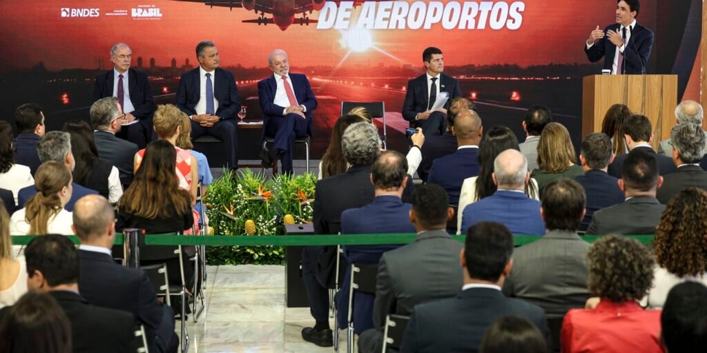 ministro-celebra-anuncio-de-r$-5,7-bi-para-ampliar-aeroportos-no-pais