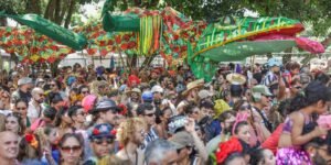 calango-careta-faz-carnaval-de-rua-“raiz”-no-ultimo-dia-de-festa-no-df