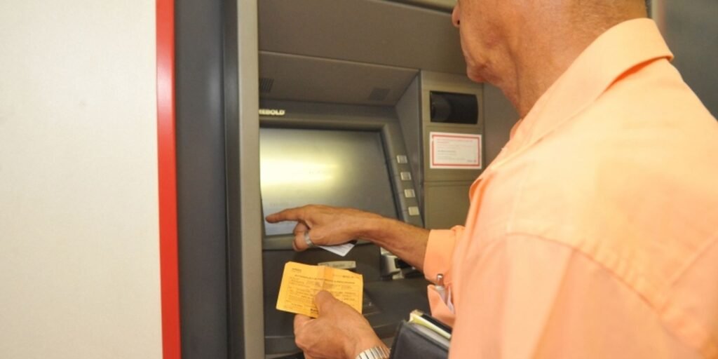 agencias-bancarias-reabrem-nesta-quarta-feira-a-partir-do-meio-dia