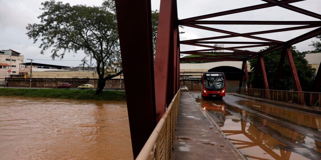 equipes-federais-reforcam-atendimento-a-afetados-por-chuva-em-mg