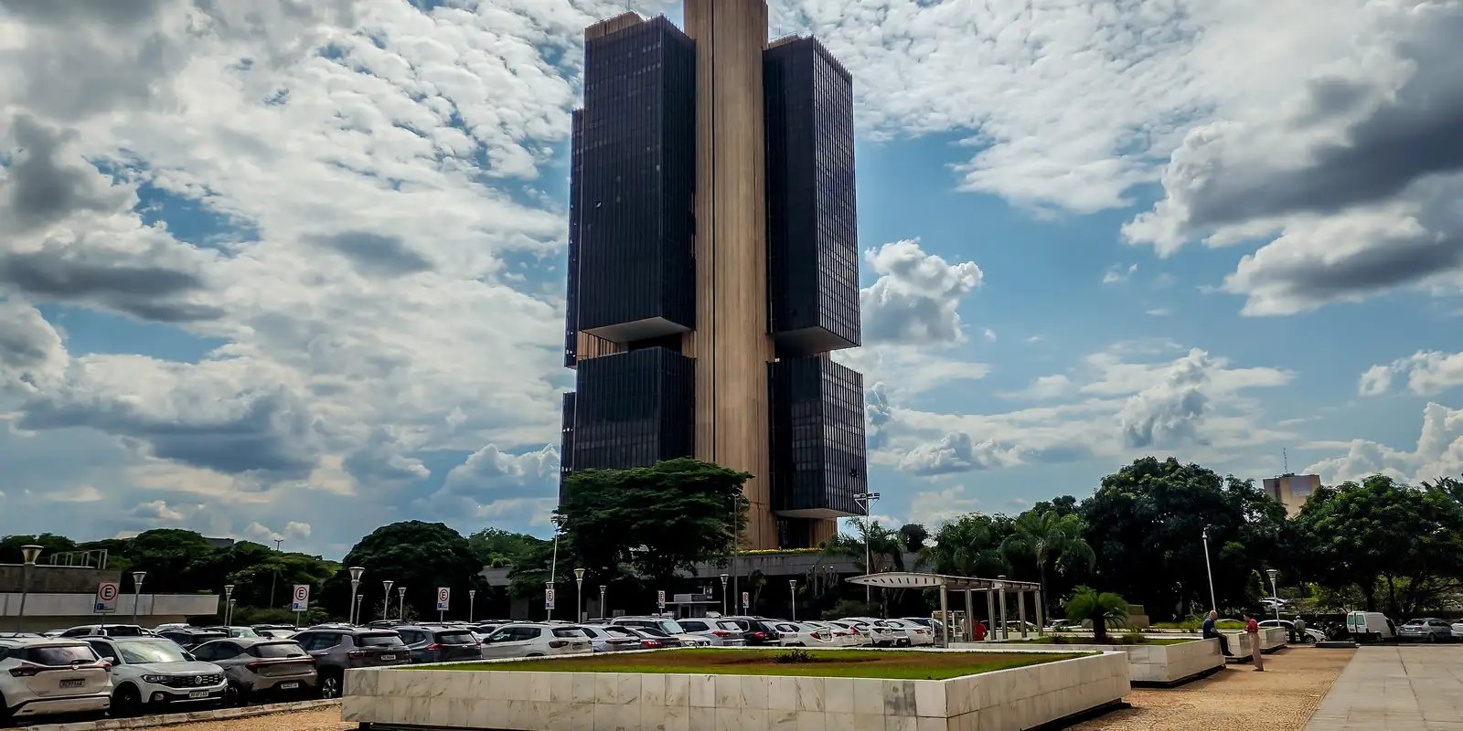 juros-subiram-para-familias-e-empresas-em-janeiro,-mostra-bc