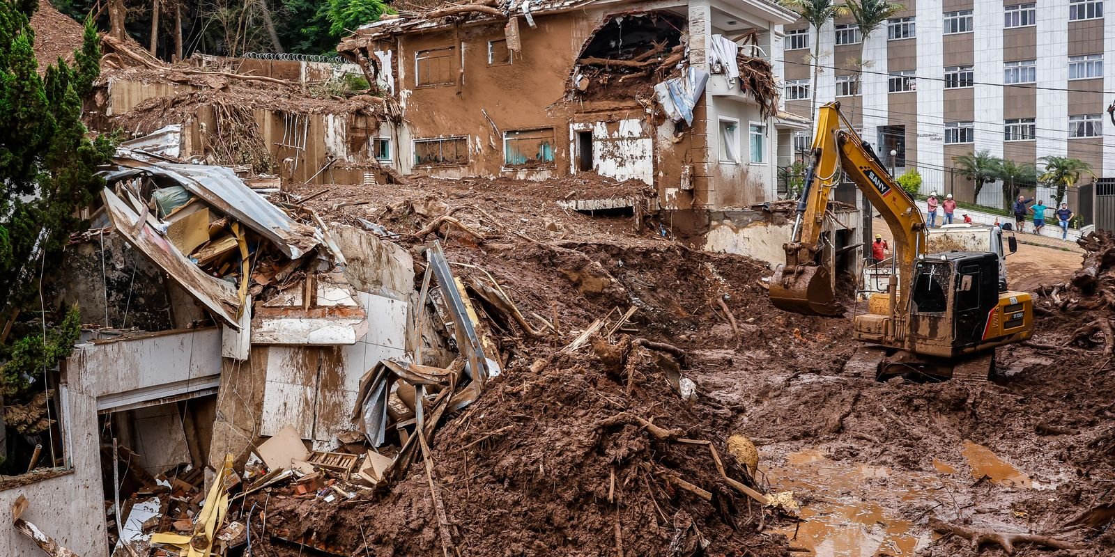 sobe-para-72-o-numero-de-mortos-nas-chuvas-em-minas-gerais