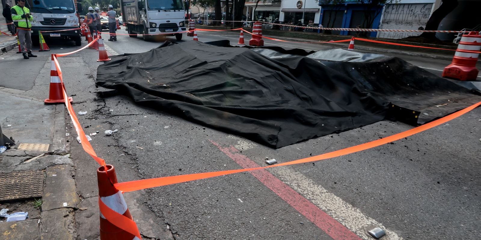 explosao-abre-grande-buraco-na-rua-da-consolacao-em-sao-paulo