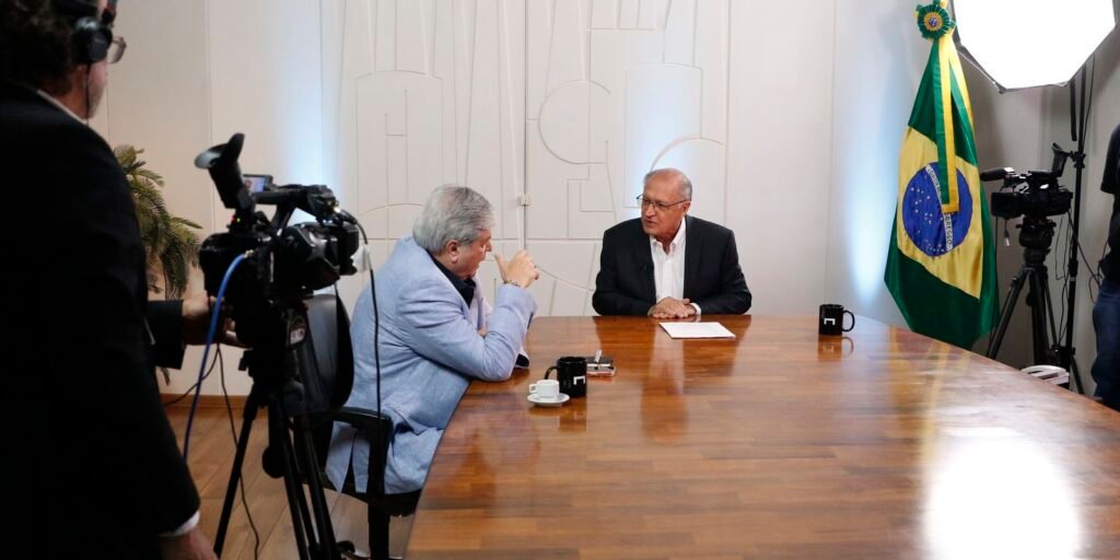 tv-brasil:-na-mesa-com-datena-estreia-nesta-terca-com-geraldo-alckmin