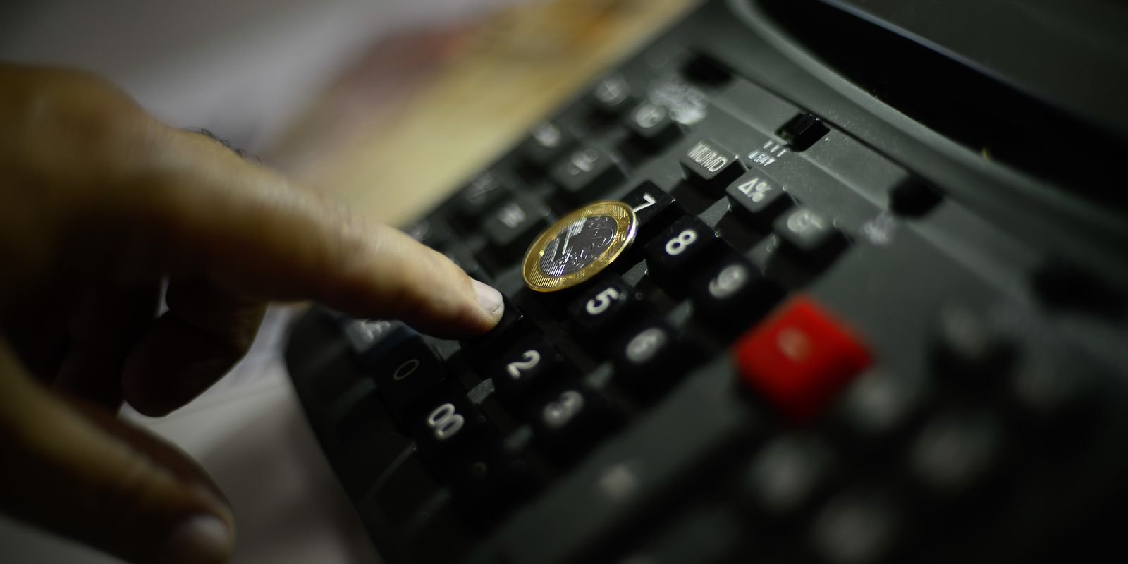 inflacao-oficial-recua-para-3,81%,-com-variacao-de-0,7%-em-fevereiro