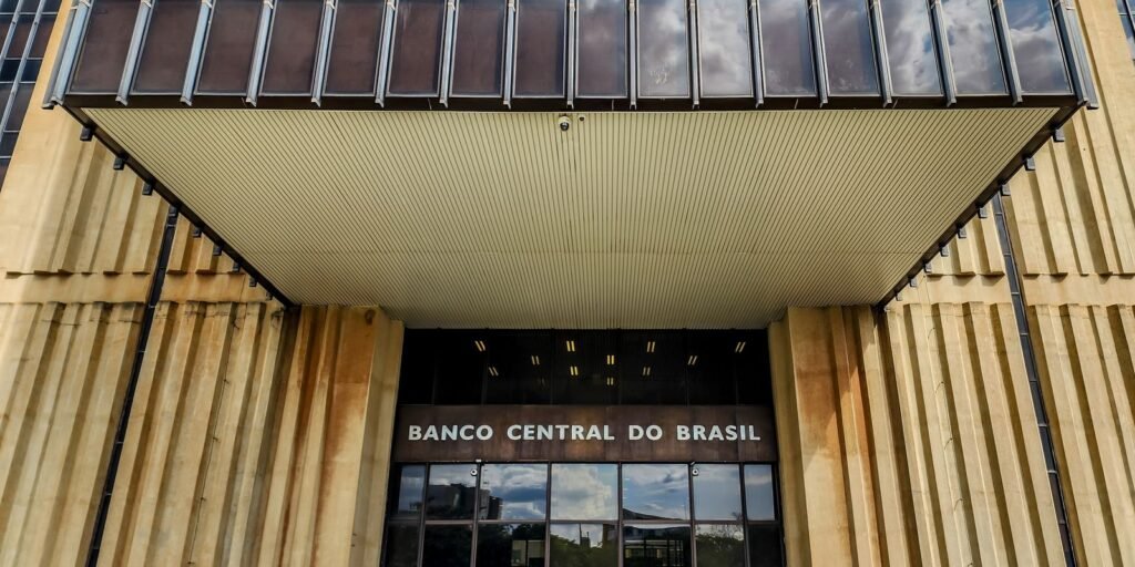 mercado-eleva-previsao-da-inflacao-para-4,17%-este-ano