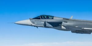 brasil-apresenta-primeiro-caca-f-39-gripen-fabricado-no-pais