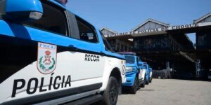 policial-militar-agride-estudantes-em-escola-estadual-no-rio