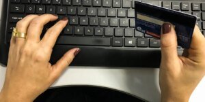 juros-do-cartao-de-credito-pesam-mais-para-familias-em-fevereiro