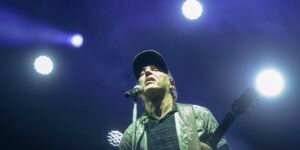 prestes-a-completar-60-anos,-zeca-baleiro-lanca-coletanea-de-musicas