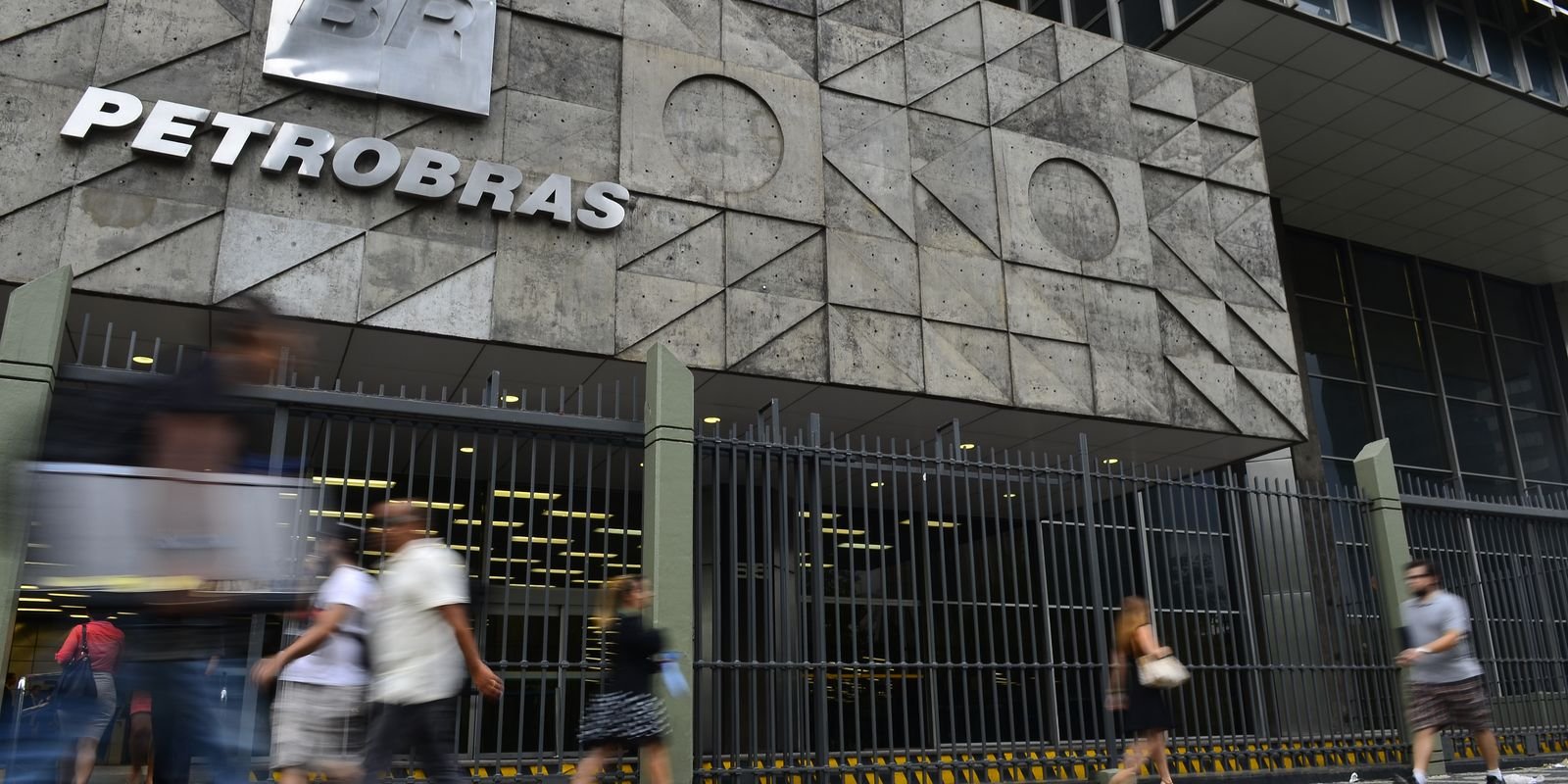 petrobras-destitui-diretor-de-area-que-vendeu-gas-com-100%-de-agio