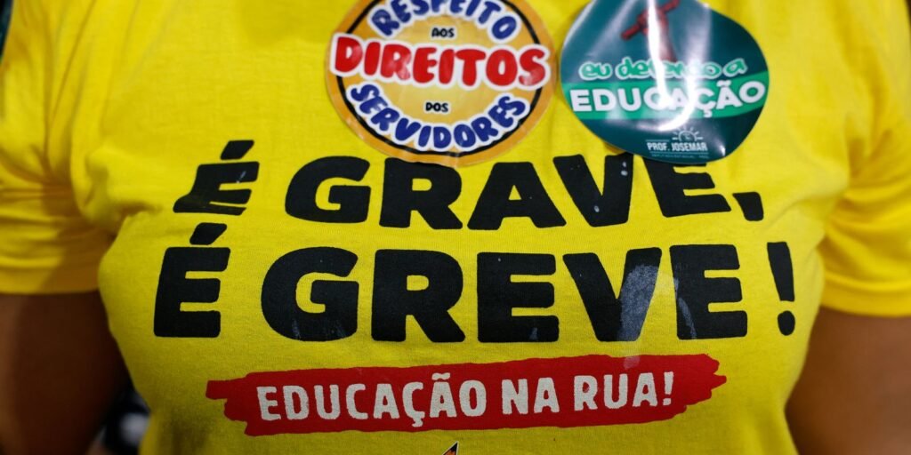 profissionais-da-educacao-publica-do-rio-fazem-paralisacao-na-quinta