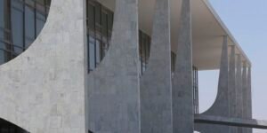 terceirizados-do-governo-tem-reducao-de-jornada-e-auxilio-para-creche