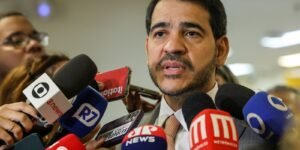 parecer-da-indicacao-de-jorge-messias-ao-stf-e-lido-na-ccj-do-senado