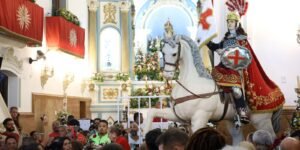 fieis-se-concentram-no-centro-do-rio-para-celebrar-dia-de-sao-jorge
