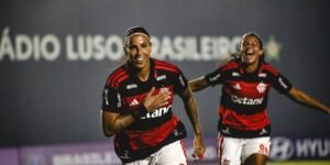 flamengo-derrota-vitoria-e-fica-perto-de-lideres-no-br-feminino
