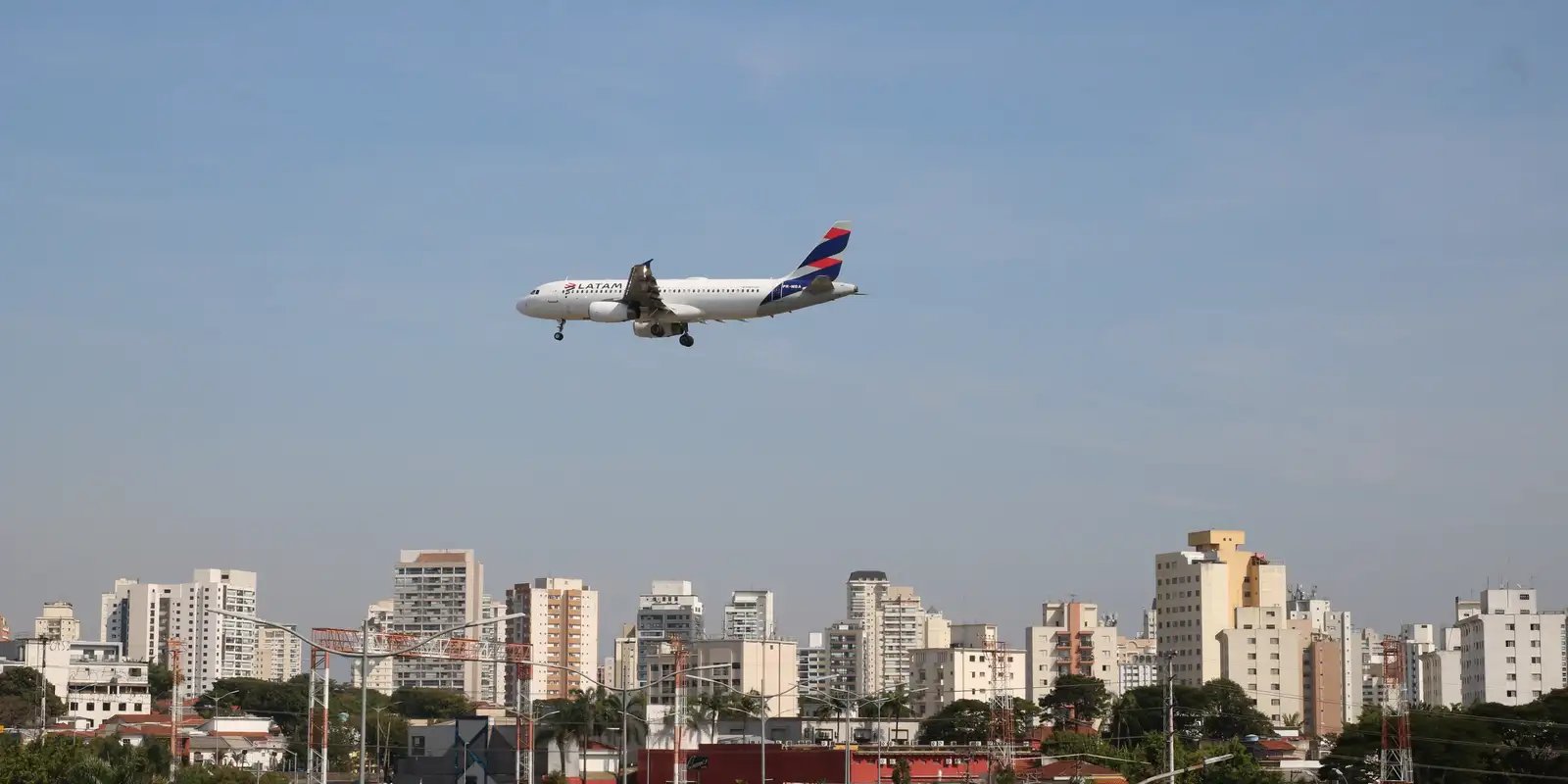 cade-investiga-possivel-alinhamento-de-precos-entre-latam-e-gol