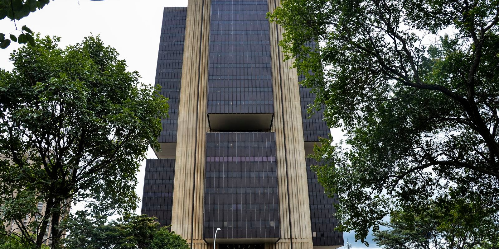 banco-central-reduz-juros-basicos-para-14,5%-ao-ano