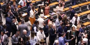 camara-vota-para-derrubar-veto-ao-pl-da-dosimetria;-falta-o-senado