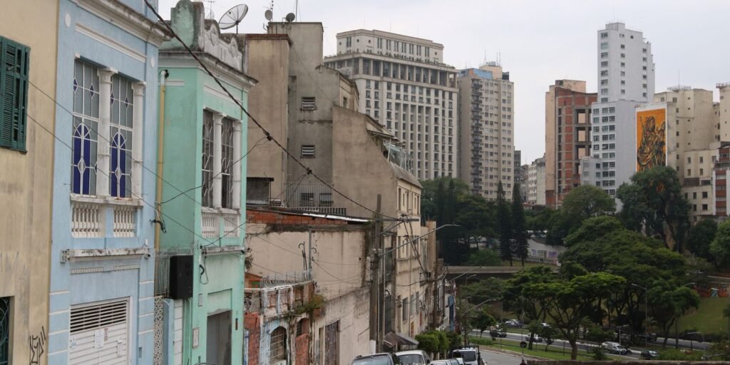 bem-viver-norteia-feira-do-livro-da-rocha,-no-bairro-do-bixiga-em-sp