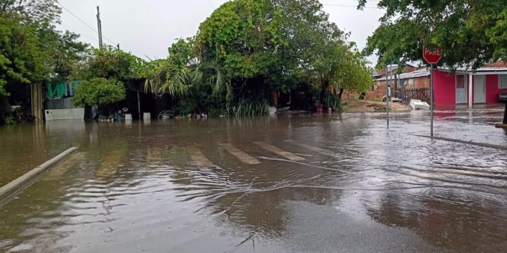 temporal-no-rs-deixa-desalojados-e-provoca-danos-em-19-cidades