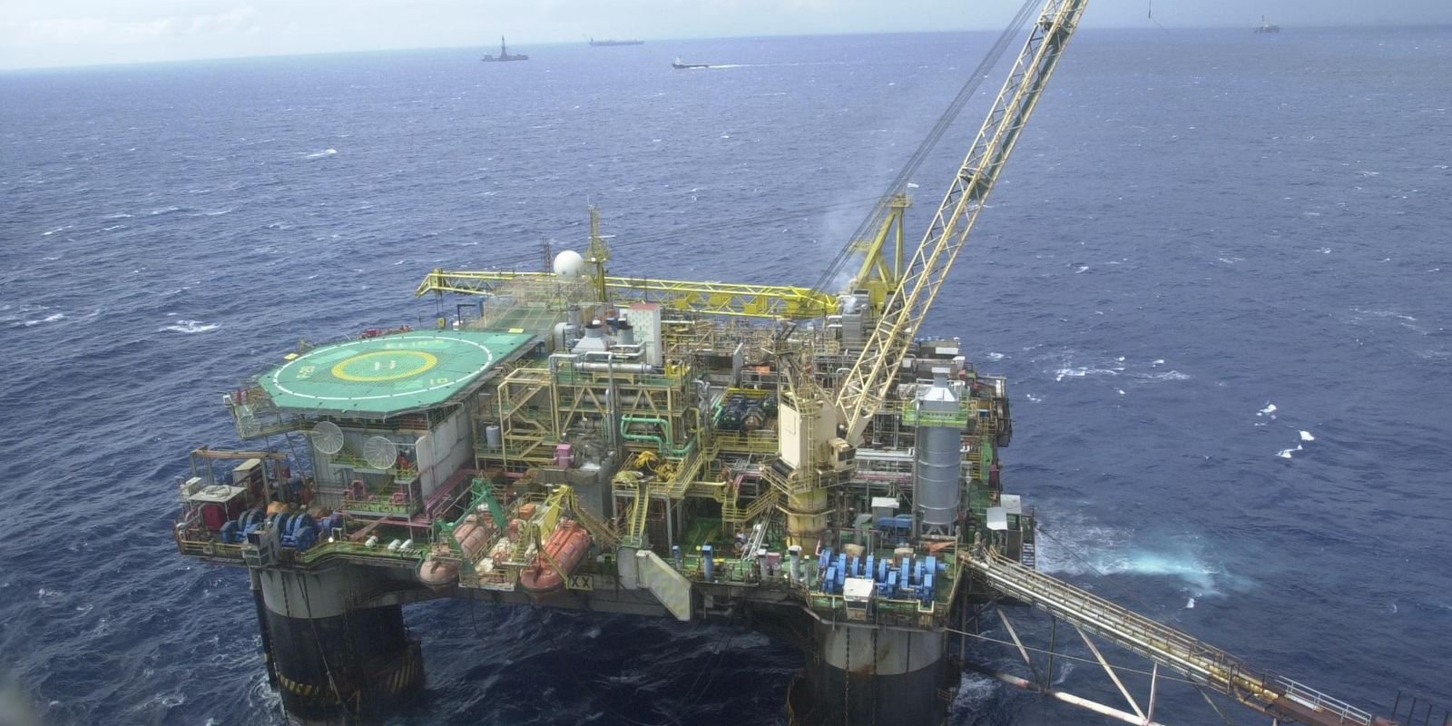 em-meio-a-guerra-no-ira,-brasil-bate-recorde-de-producao-de-petroleo