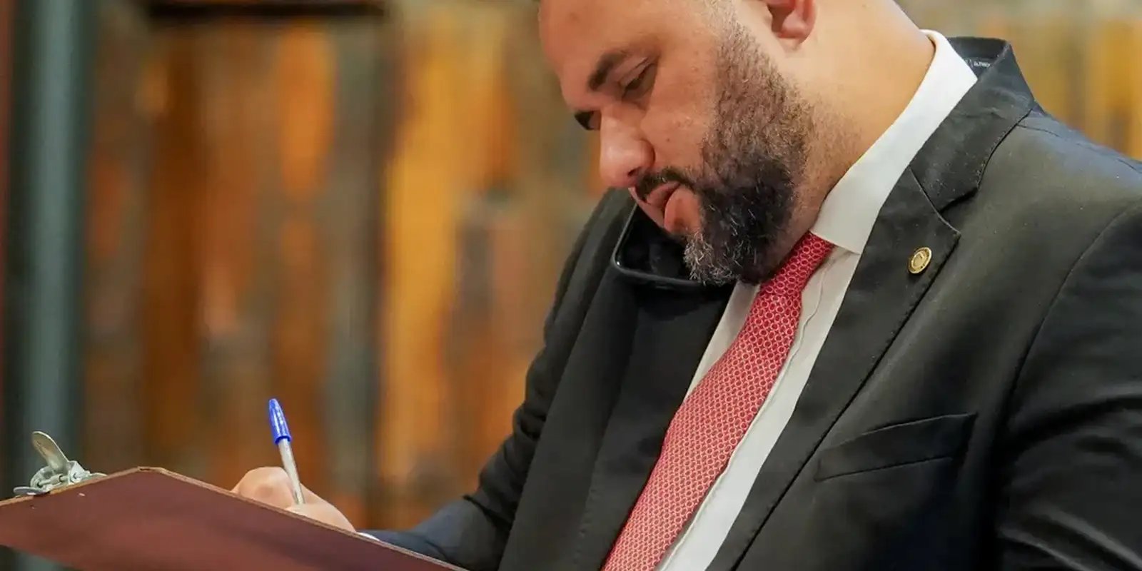 pf-encontra-mensagens-de-violencia-em-celular-de-deputado-preso-no-rj