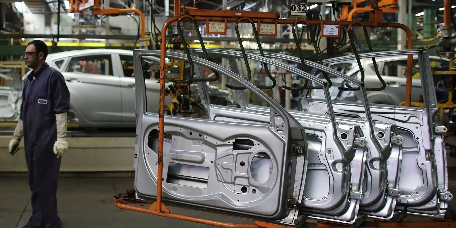 industria-nacional-varia-0,1%-em-marco-e-acumula-alta-de-3,1%-em-2026