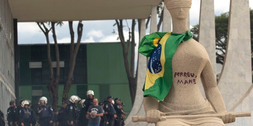 debora-do-batom-recorre-para-ser-beneficiada-pela-lei-da-dosimetria 