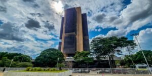 juros-pressionam-a-divida-mais-que-gastos-publicos,-dizem-economistas