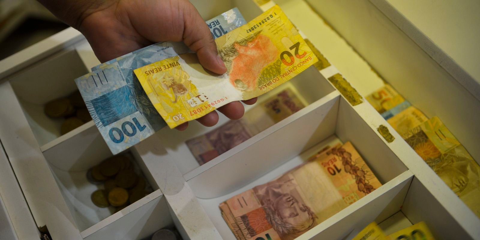 inflacao-usada-para-corrigir-salarios-acumula-4,11%-em-12-meses