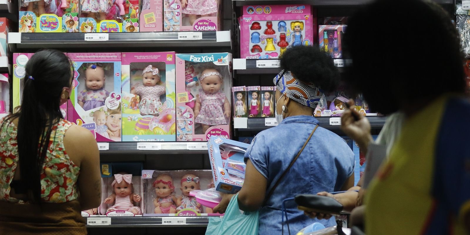 com-queda-do-dolar,-comercio-cresce-0,5%-em-marco-e-amplia-recorde