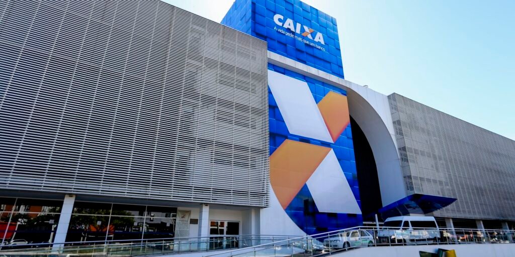 caixa-e-bb-liberam-abono-salarial-para-nascidos-em-maio-e-junho