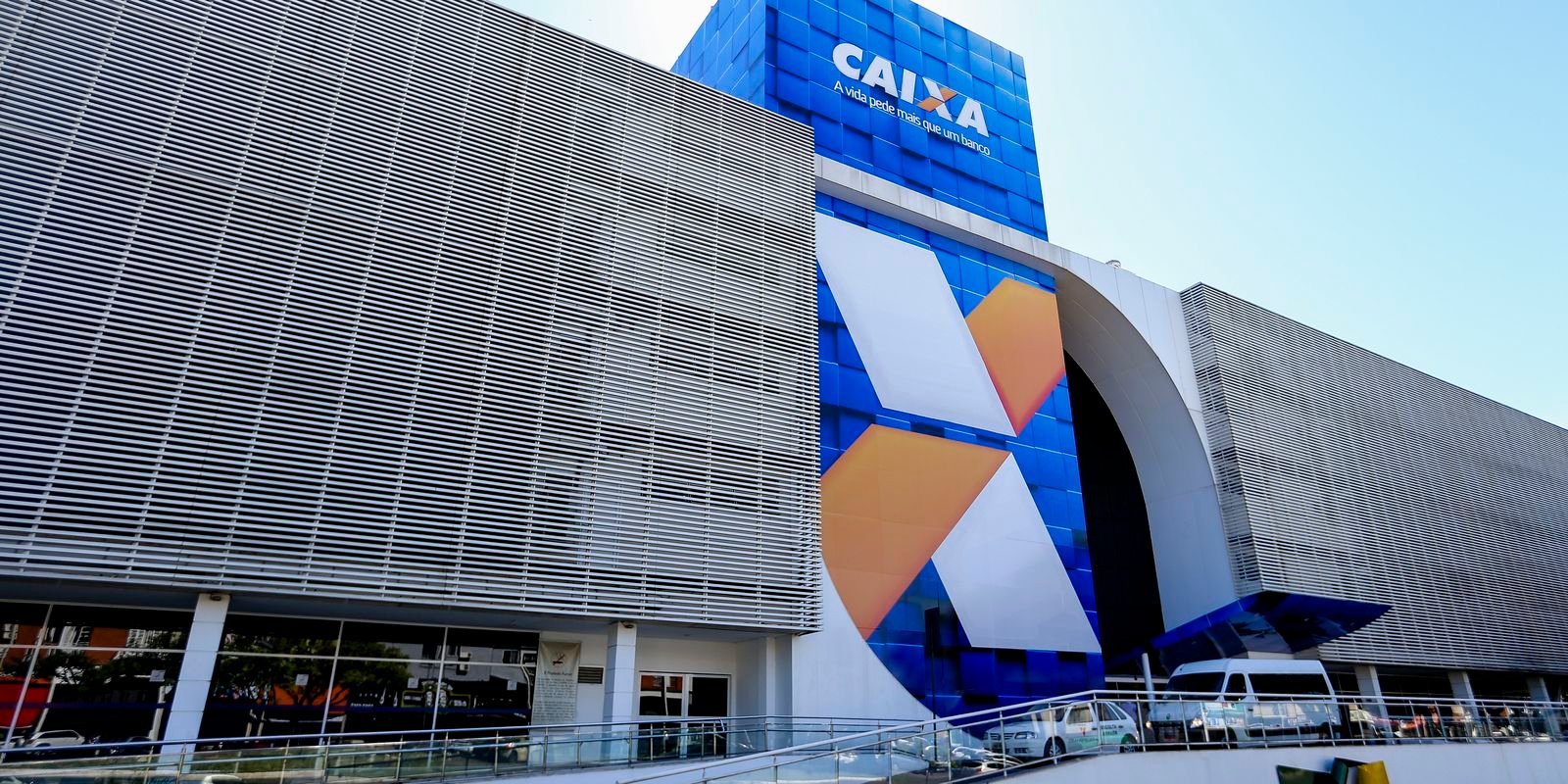 caixa-e-bb-liberam-abono-salarial-para-nascidos-em-maio-e-junho