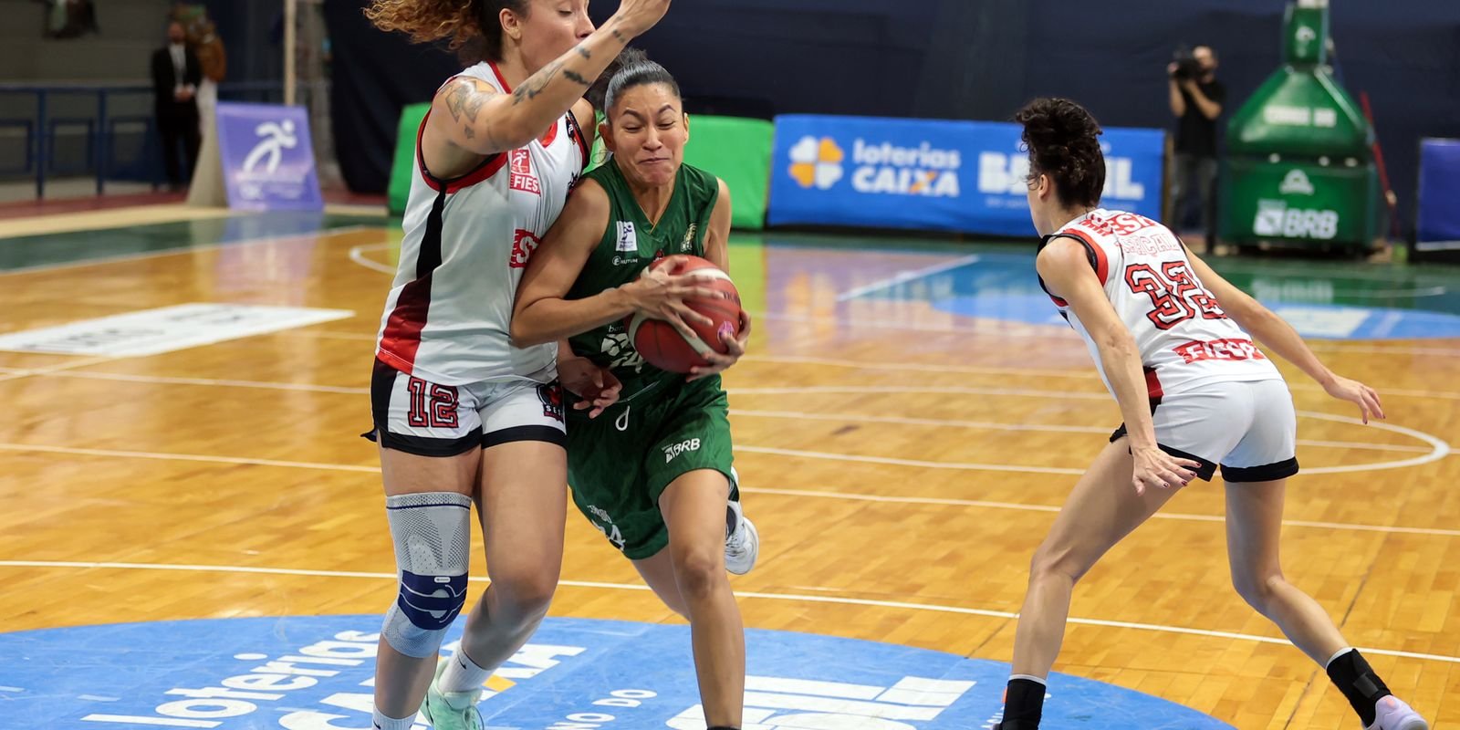 sesi-araraquara-vence-o-cerrado-e-encosta-na-lideranca-da-lbf