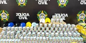 rj:-policia-apreende-mais-de-200-mil-figurinhas-falsificadas-da-copa