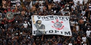 socrates,-idolo-do-corinthians-e-da-selecao,-recebe-honraria-na-alesp